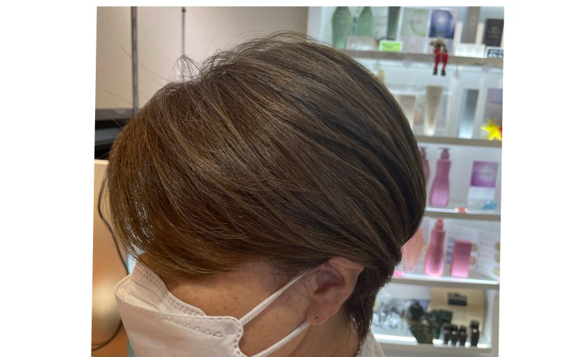 グレーヘアを活かしたカラー